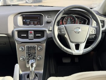 Used Volvo V40 2014 for sale - 78042321: Photo