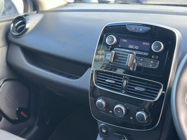 Used Renault Clio for sale - 75973280: Photo 25