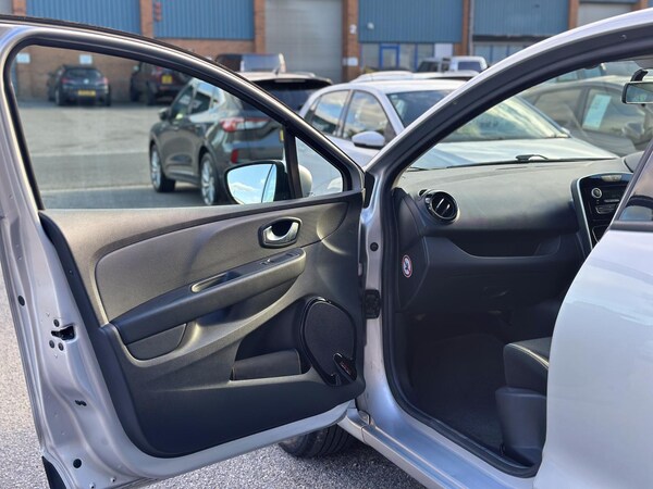 Used Renault Clio for sale - 75973280: Photo 29