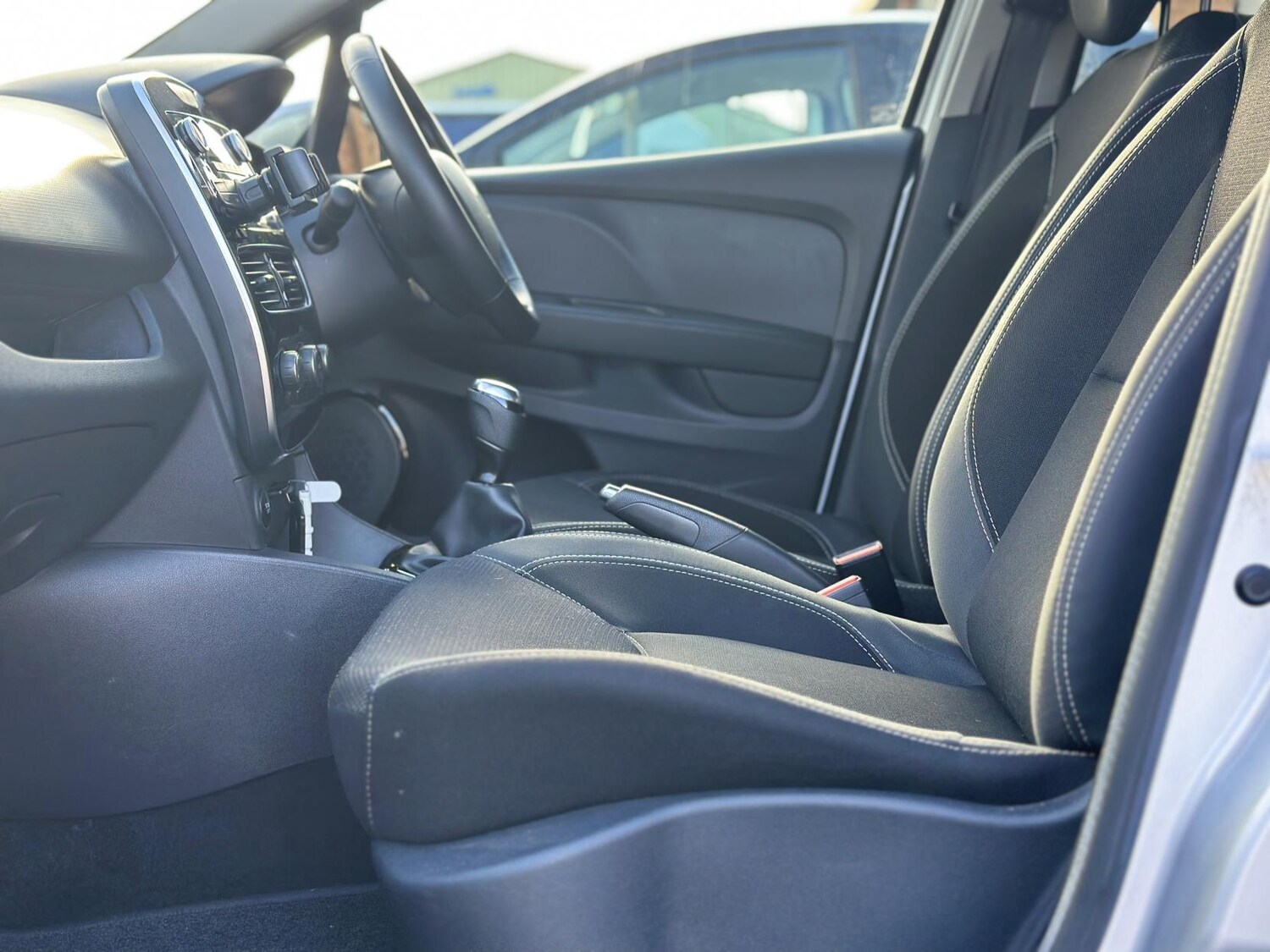 Used Renault Clio for sale - 75973280: Photo 31