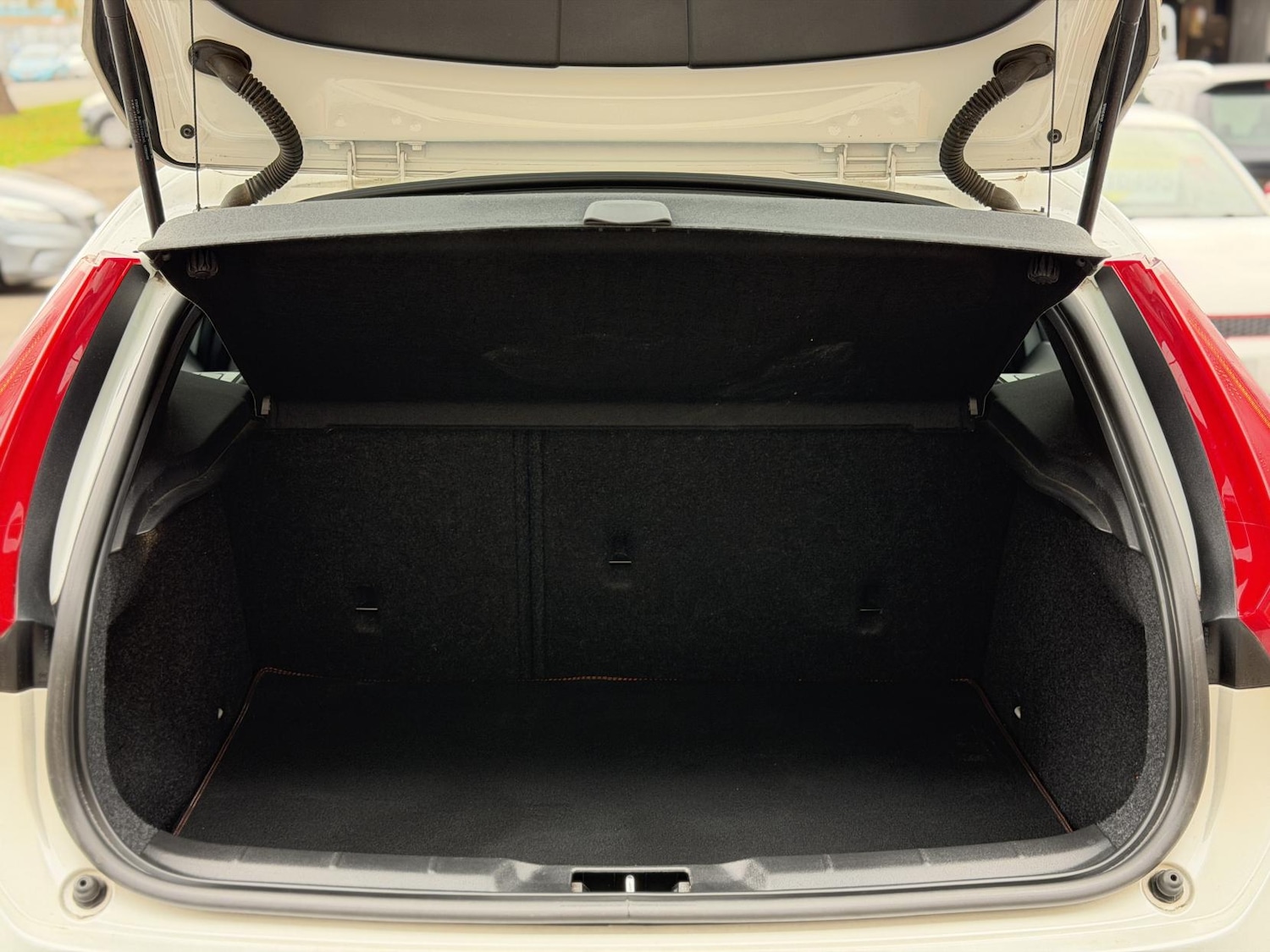 Used Volvo V40 2015 for sale - 76428650: Photo 14