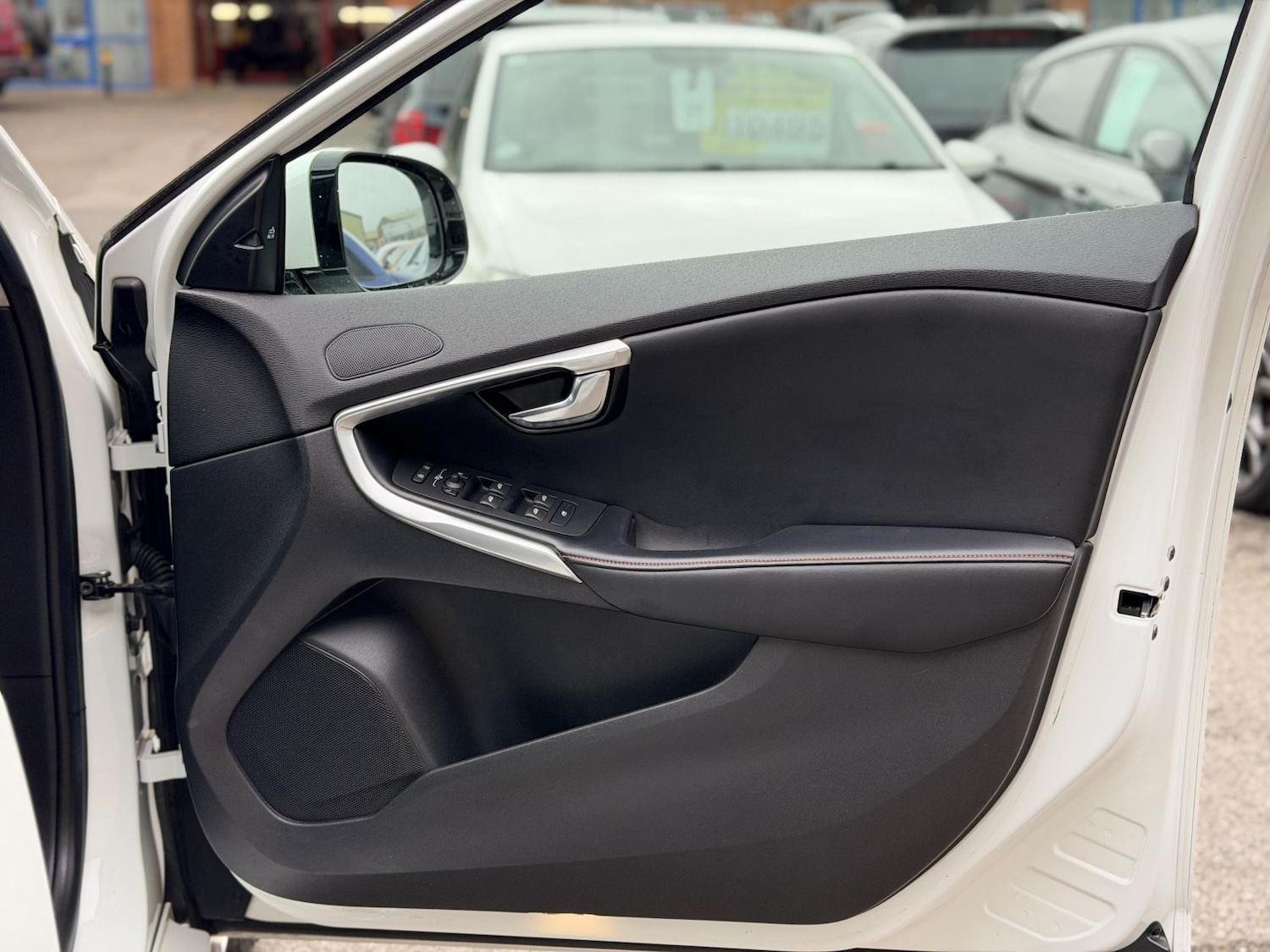 Used Volvo V40 2015 for sale - 76428650: Photo 16