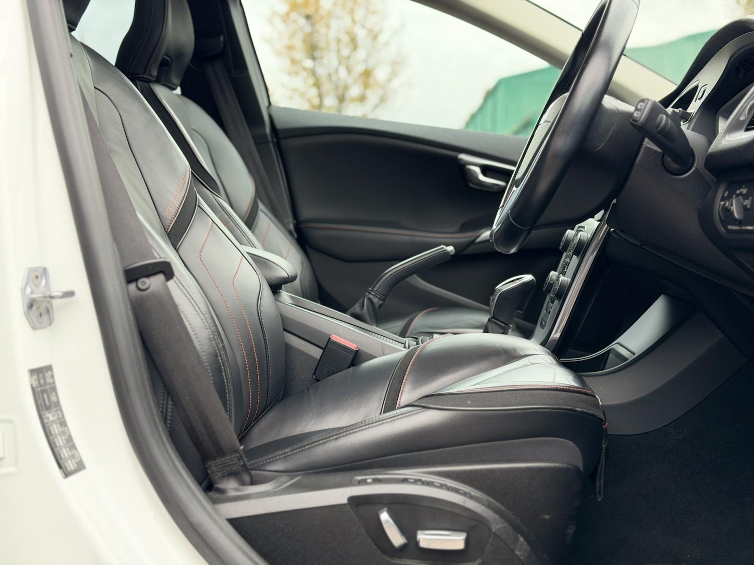 Used Volvo V40 2015 for sale - 76428650: Photo 19