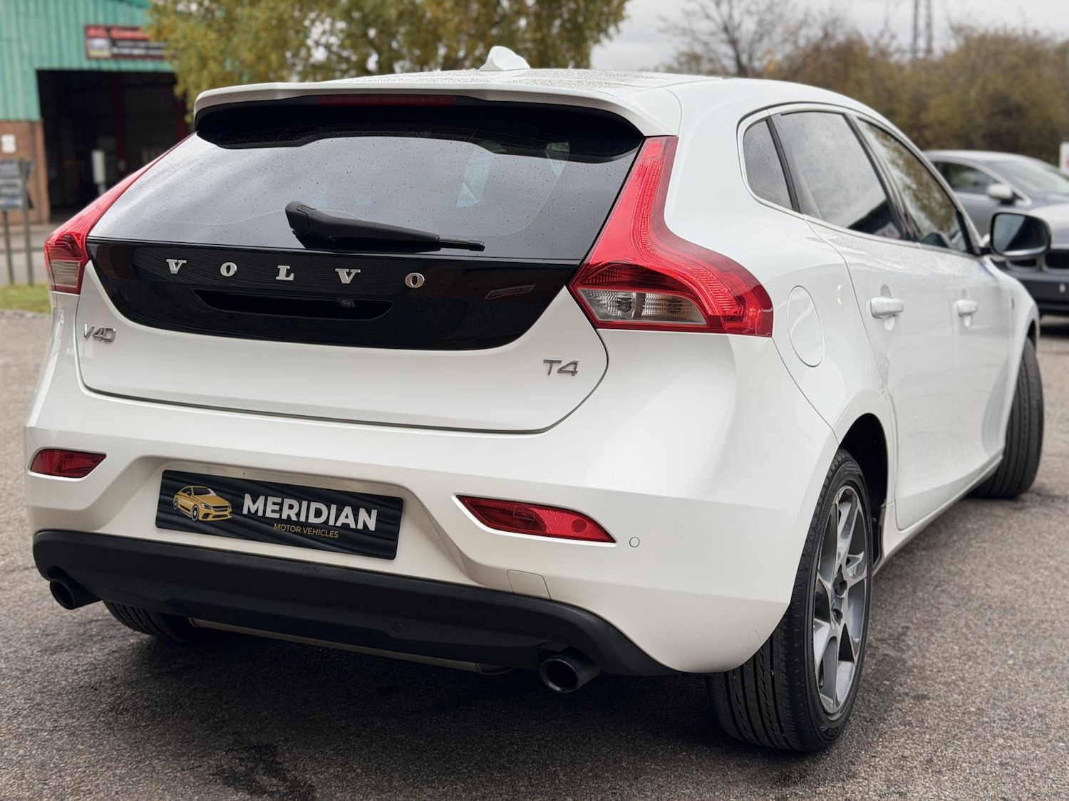 Used Volvo V40 2015 for sale - 76428650: Photo 2