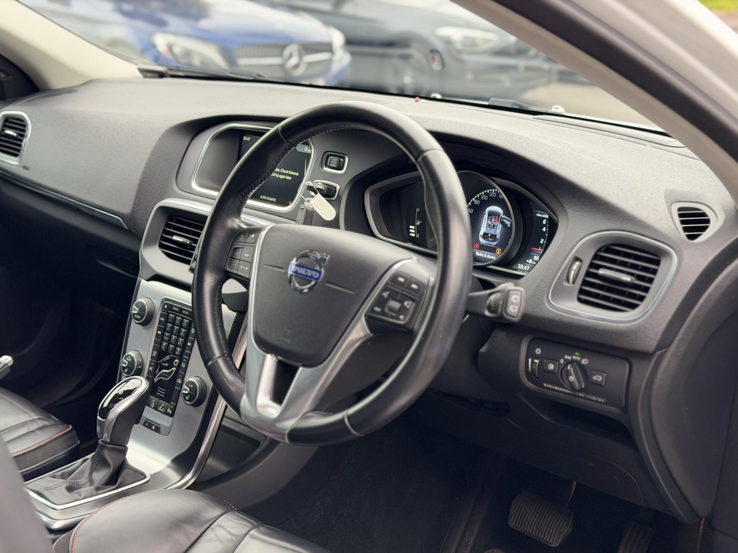 Used Volvo V40 2015 for sale - 76428650: Photo 20