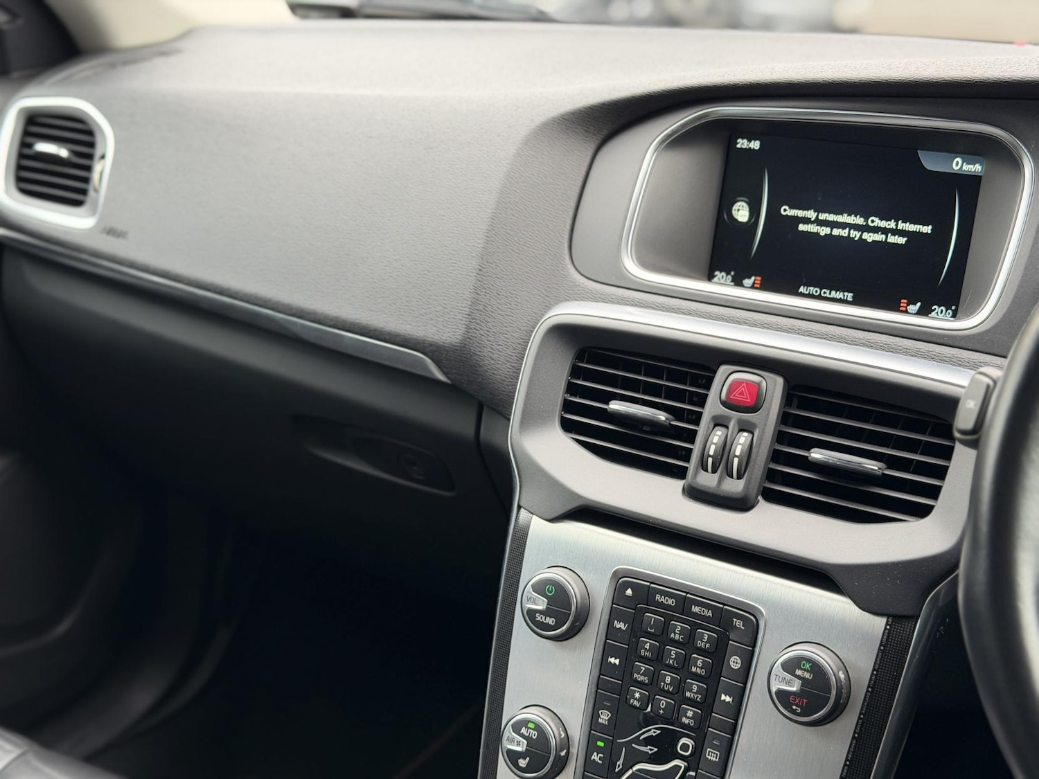 Used Volvo V40 2015 for sale - 76428650: Photo 21