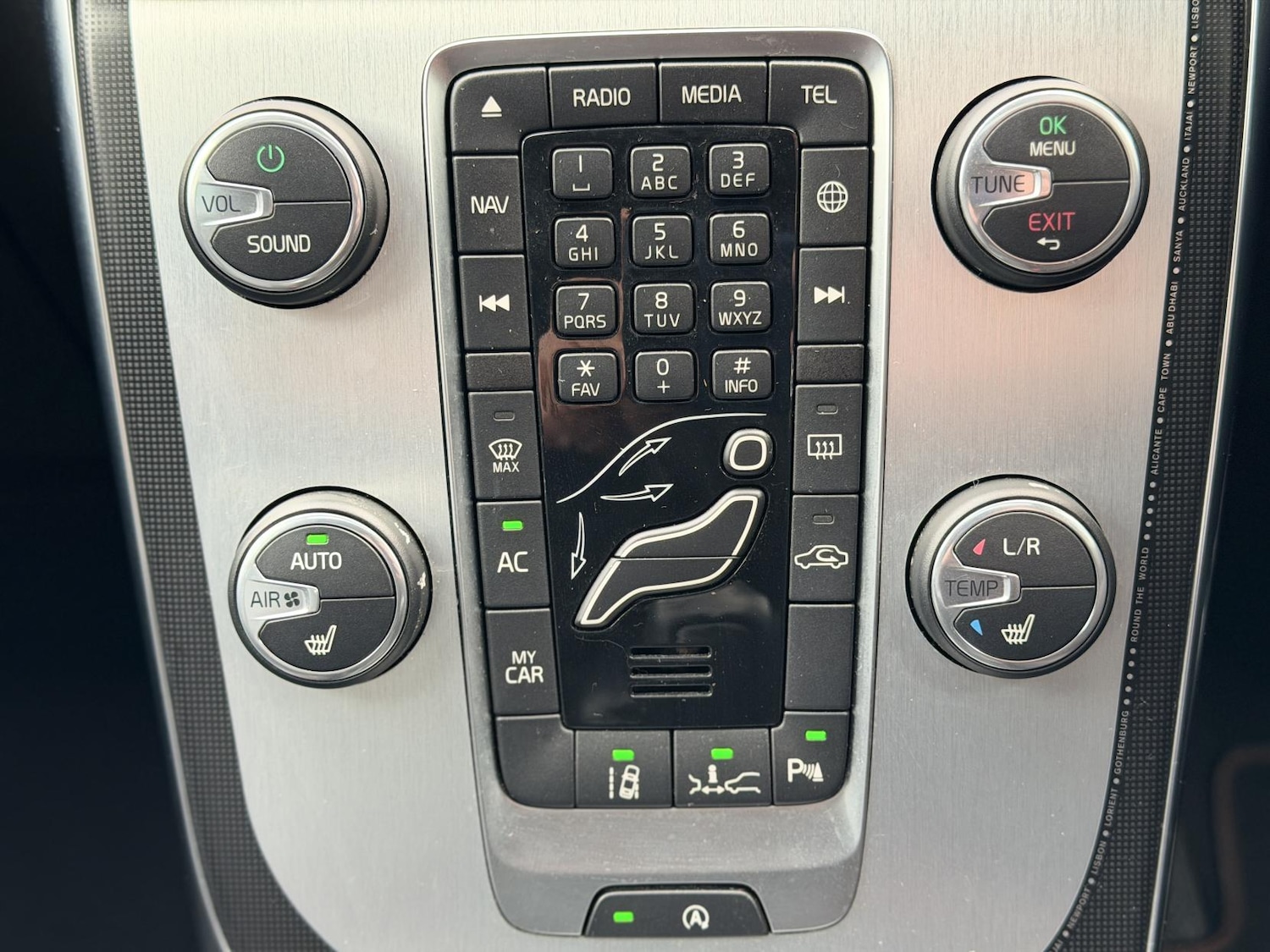 Used Volvo V40 2015 for sale - 76428650: Photo 25