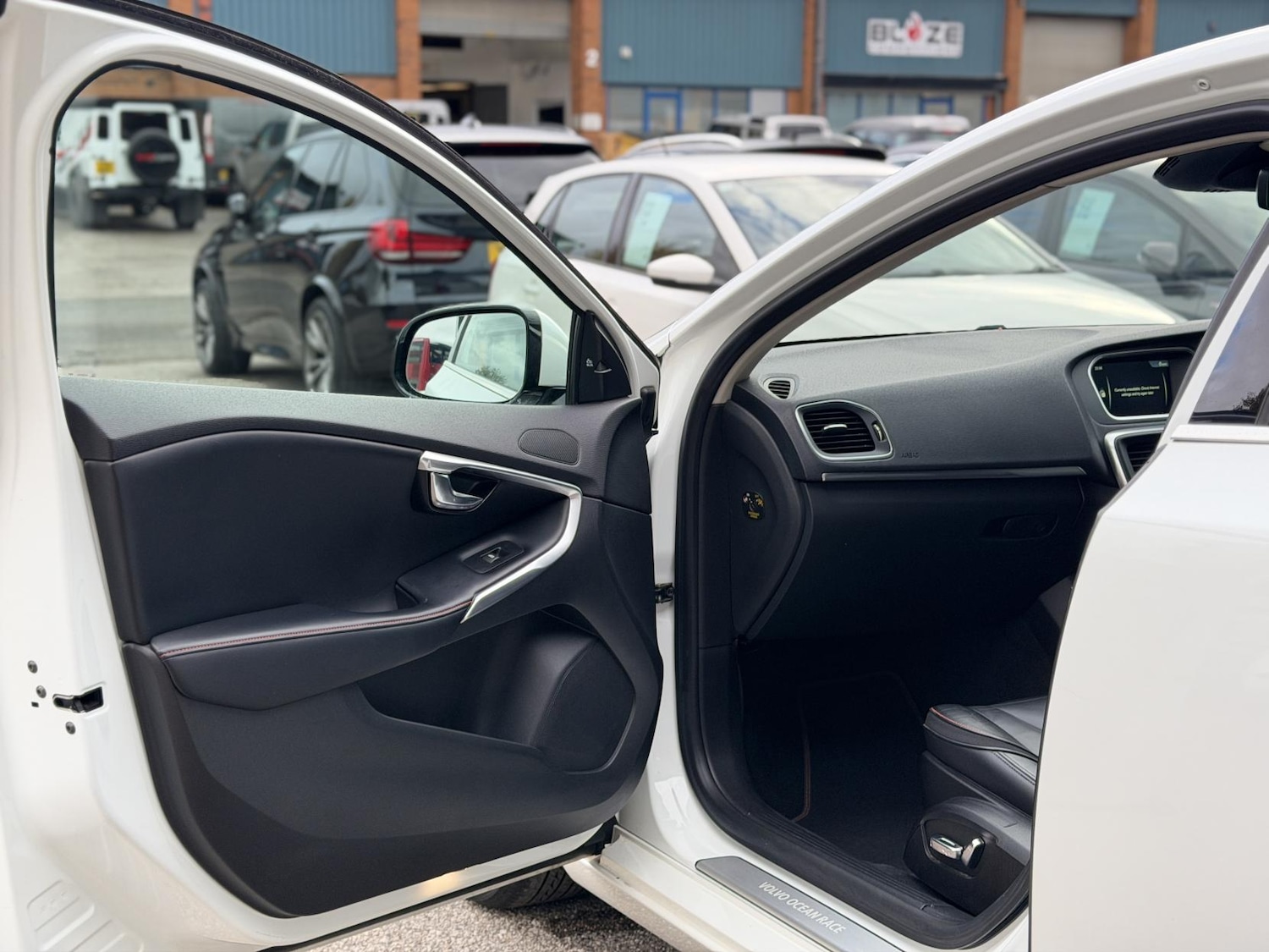 Used Volvo V40 2015 for sale - 76428650: Photo 27