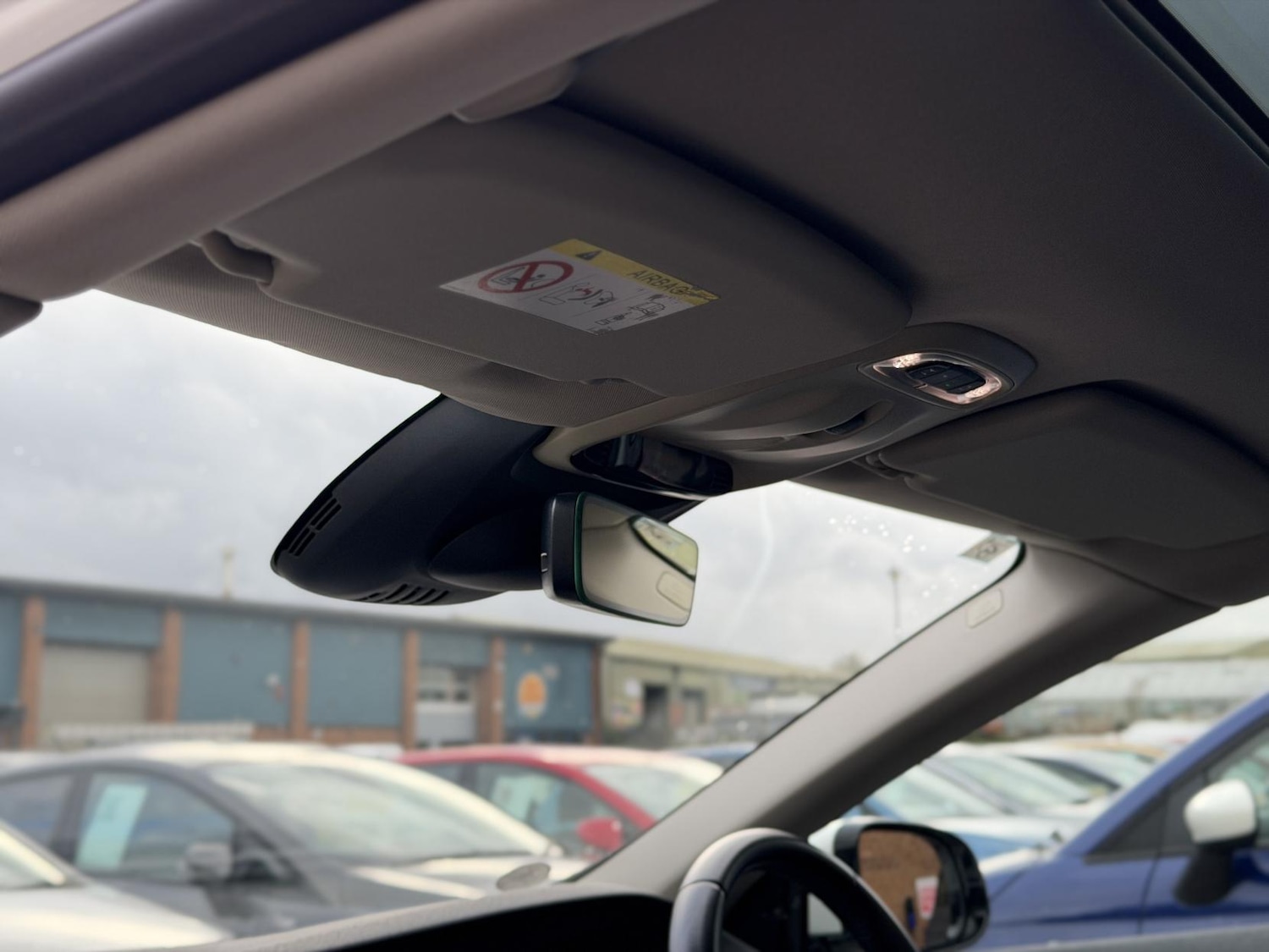 Used Volvo V40 2015 for sale - 76428650: Photo 31