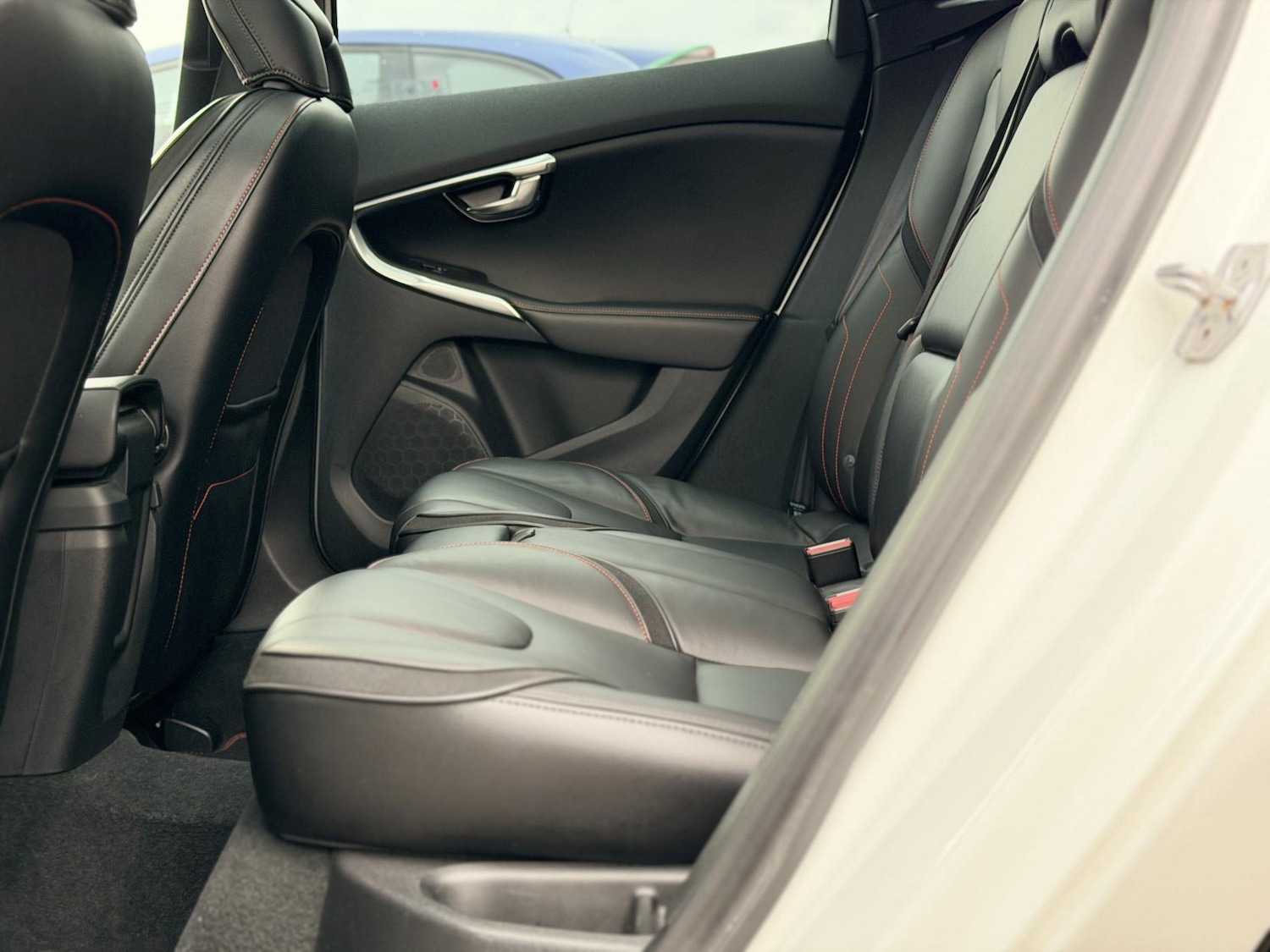 Used Volvo V40 2015 for sale - 76428650: Photo 39