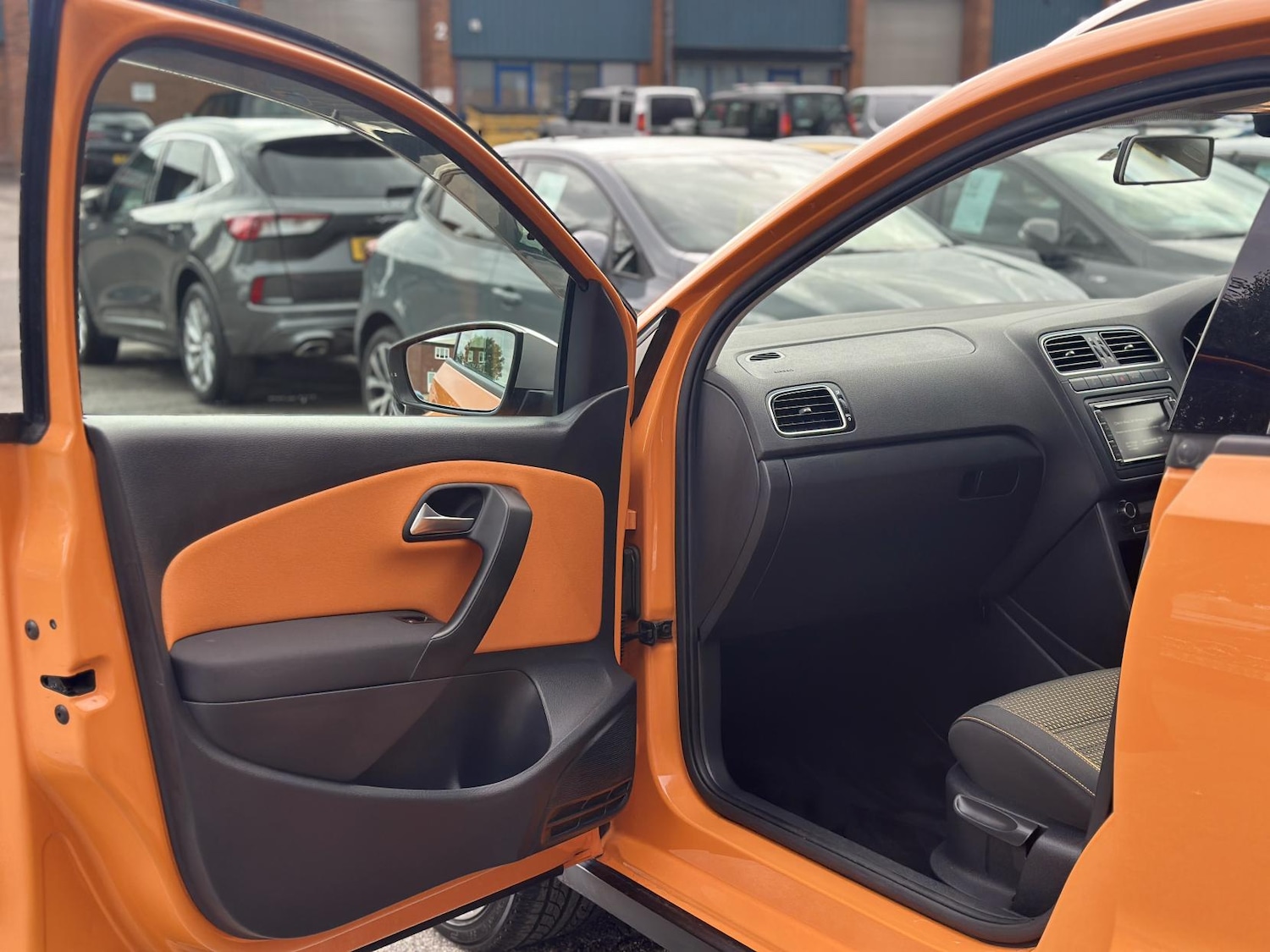 Used Volkswagen Polo 2014 for sale - 76226130: Photo 28