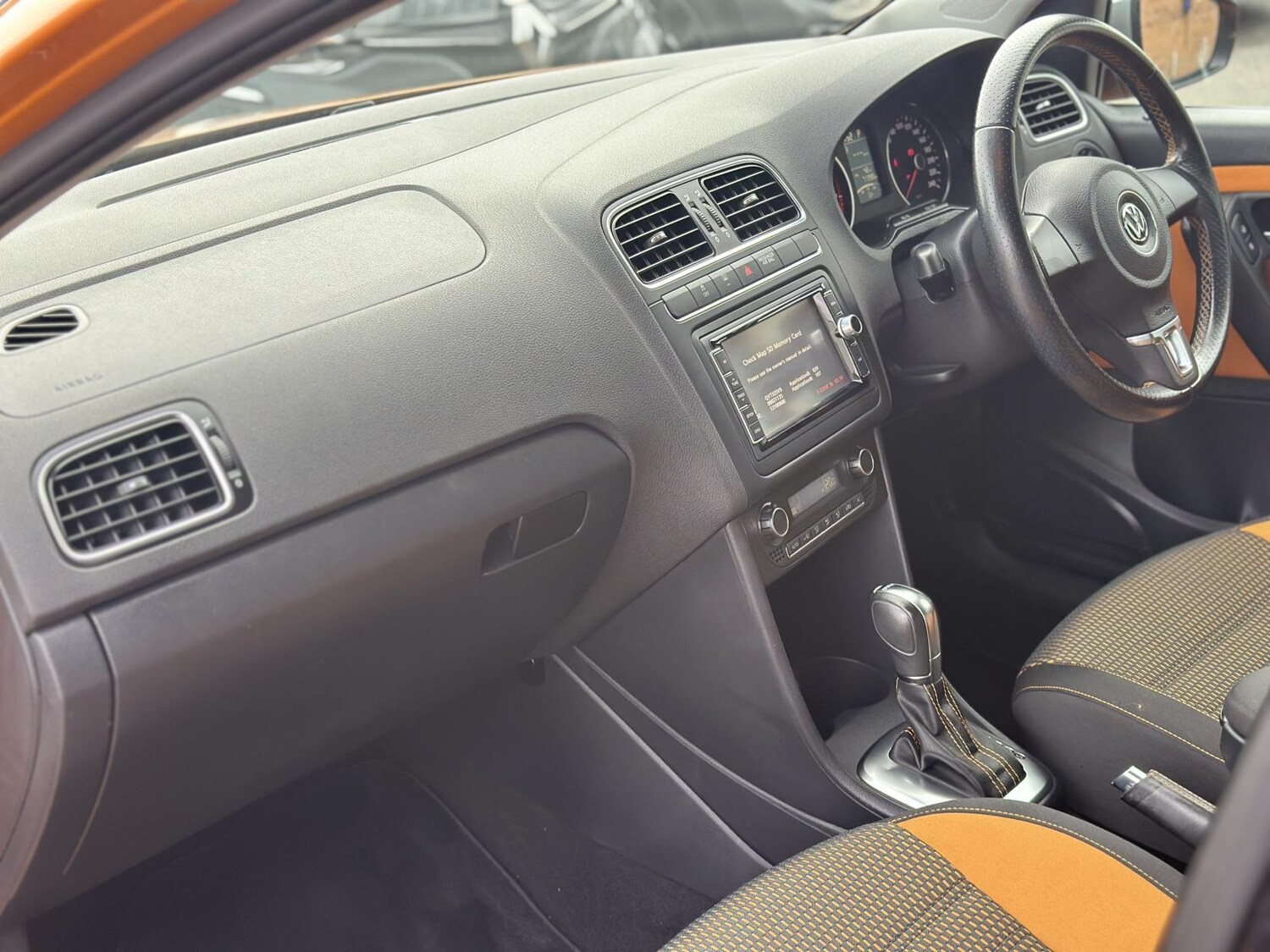 Used Volkswagen Polo 2014 for sale - 76226130: Photo 32