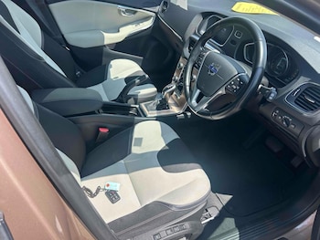 Used Volvo V40 Cross Country 2014 for sale - 76359012: Photo