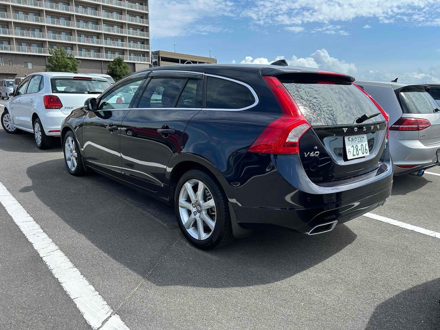 Used Volvo V60 2015 for sale - 77570252: Photo 2