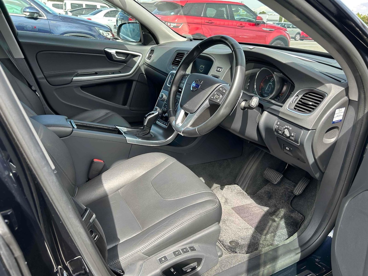 Used Volvo V60 2015 for sale - 77570252: Photo 3