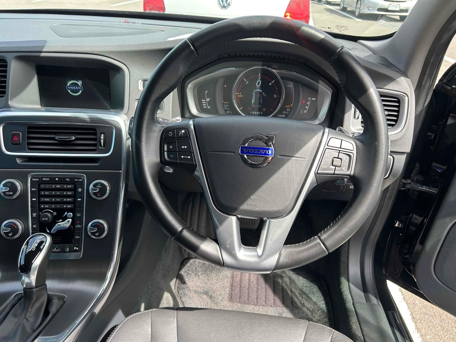 Used Volvo V60 2015 for sale - 77570252: Photo 4