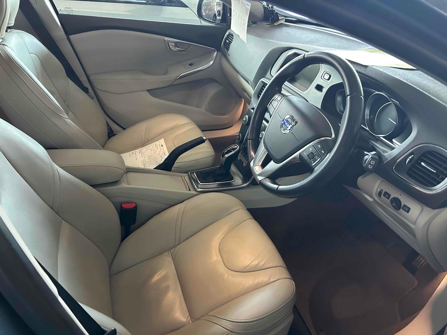 Used Volvo V40 2014 for sale - 77220468: Photo 4