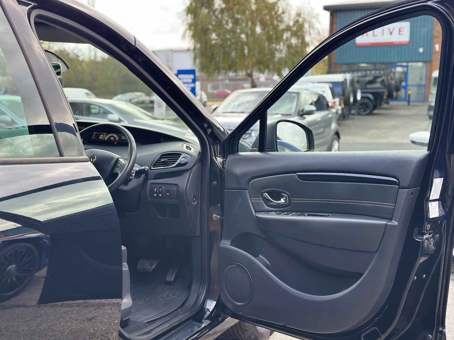 Used Renault Scenic 2014 for sale - 76332788: Photo 15