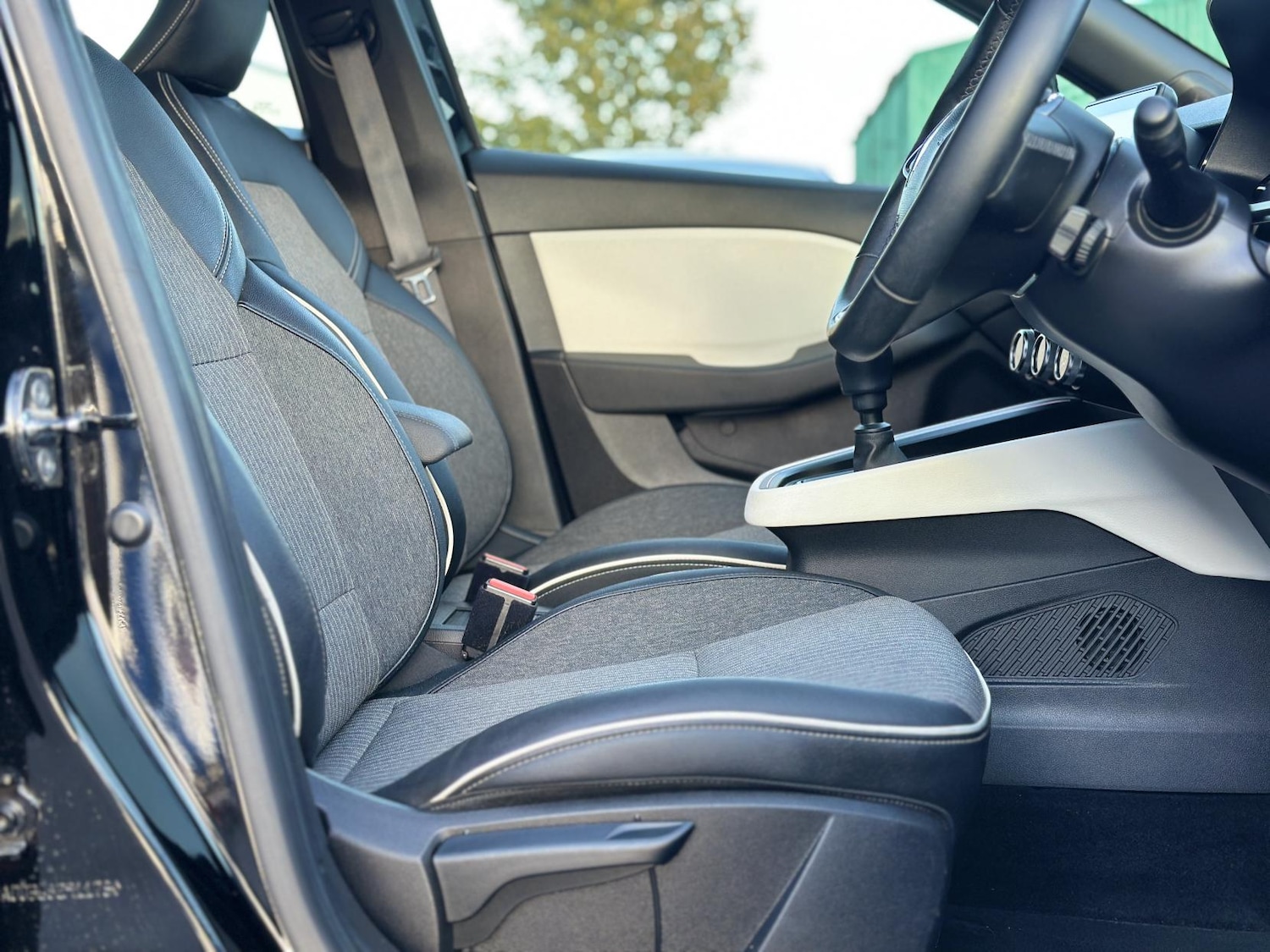 Used Renault Clio 2022 for sale - 76184585: Photo 18