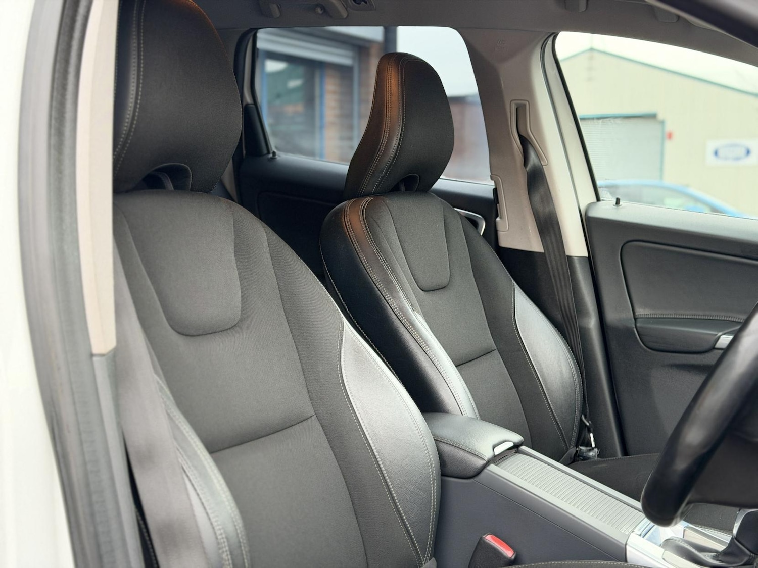 Used Volvo XC60 2015 for sale - 77116352: Photo 17