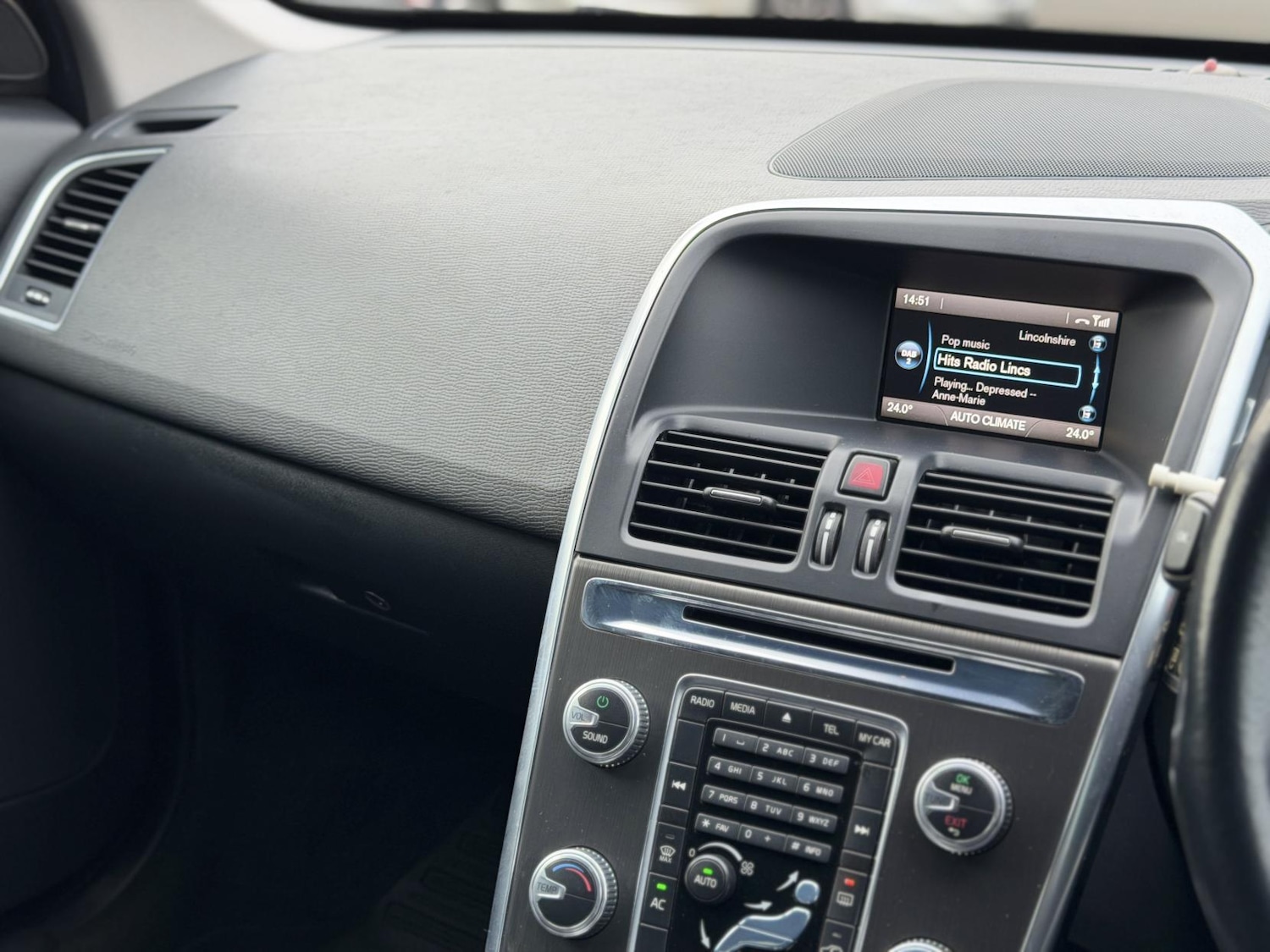 Used Volvo XC60 2015 for sale - 77116352: Photo 24