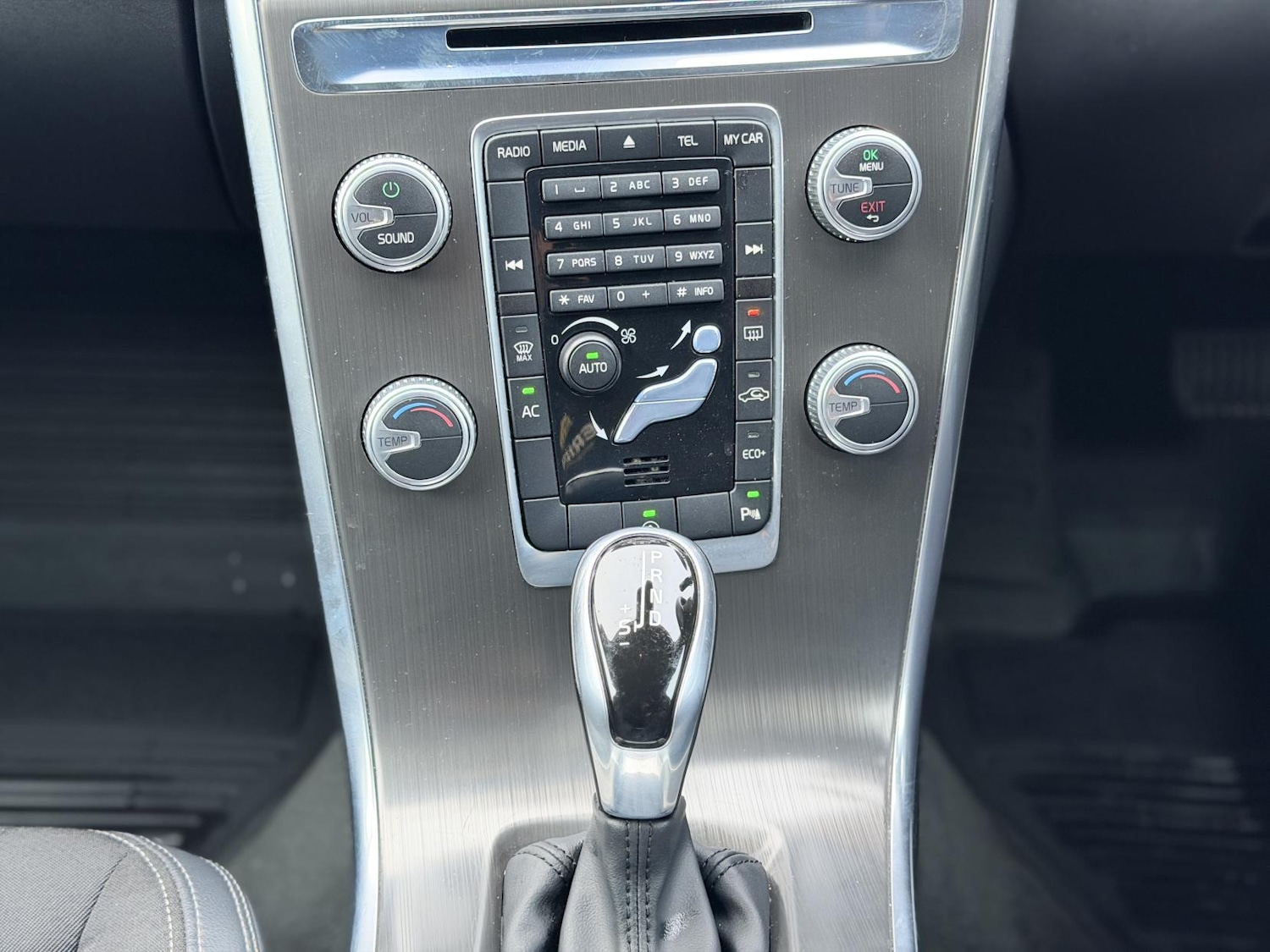 Used Volvo XC60 2015 for sale - 77116352: Photo 26