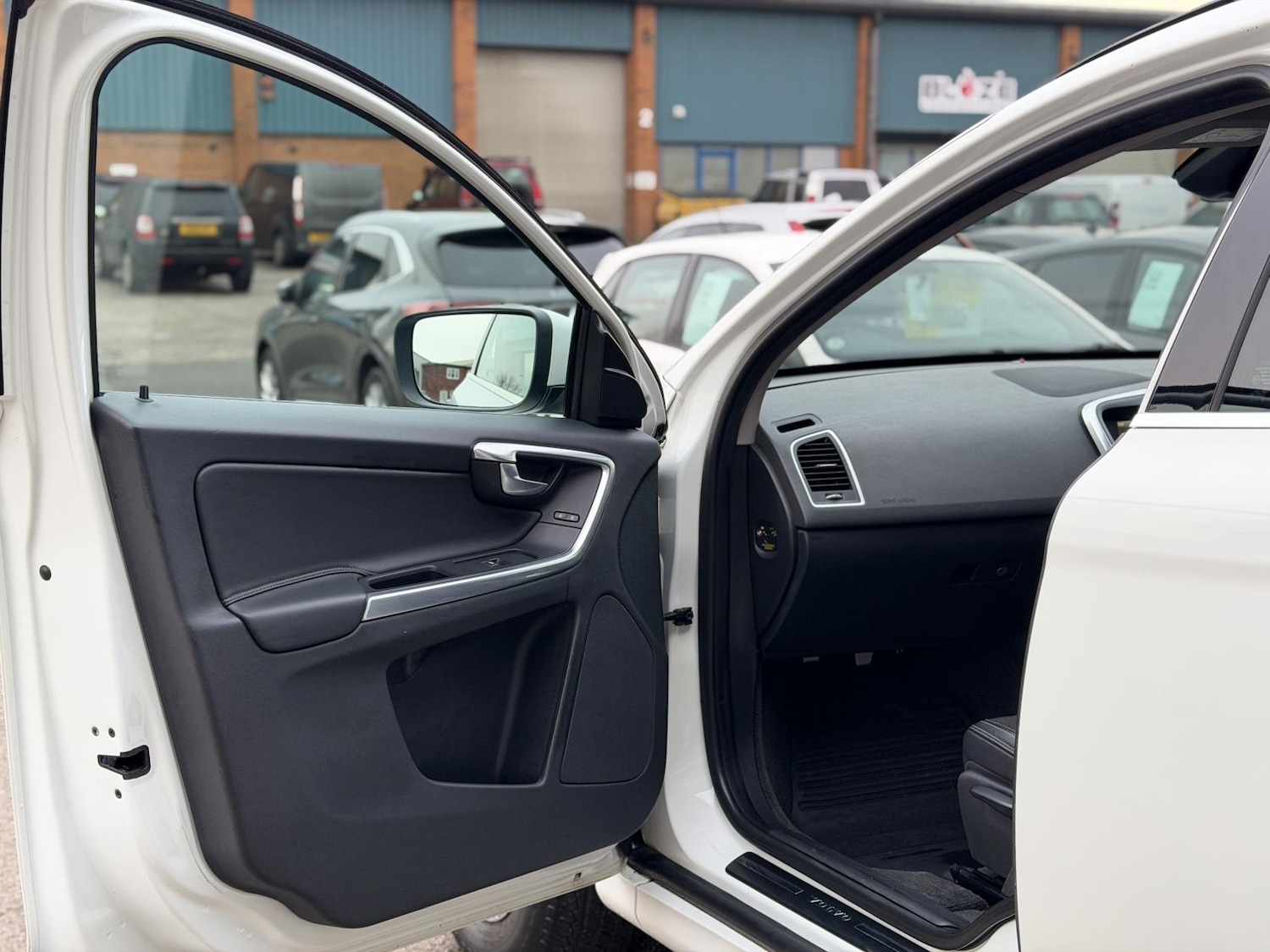 Used Volvo XC60 2015 for sale - 77116352: Photo 28