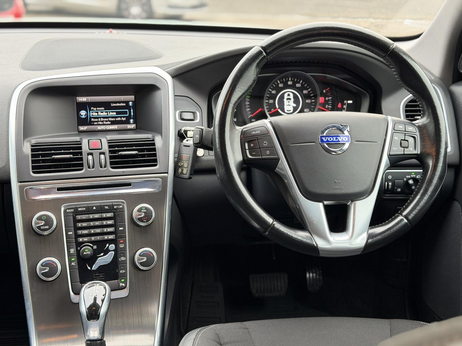 Used Volvo XC60 2015 for sale - 77116352: Photo 3