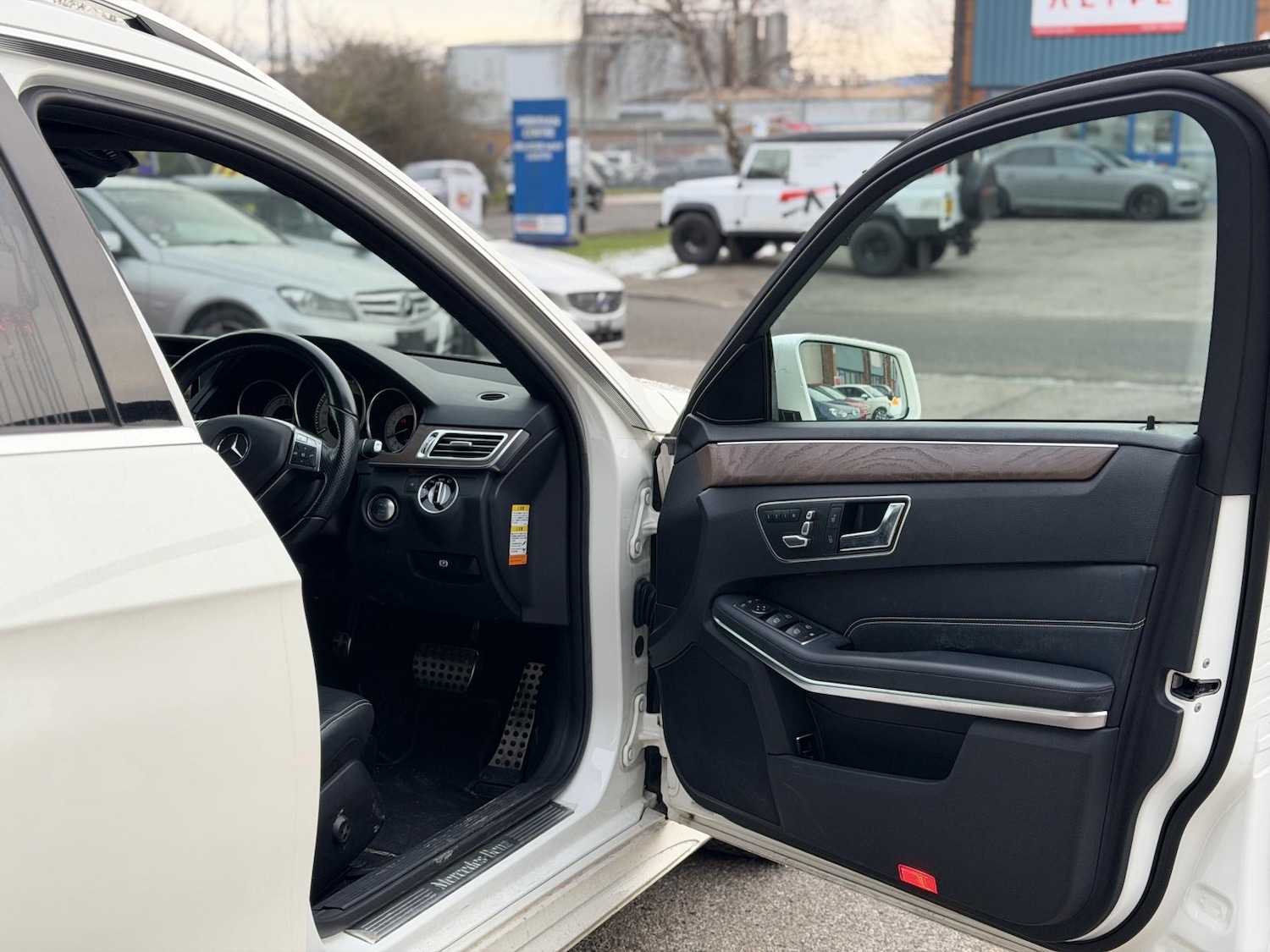 Used Mercedes-Benz E Class 2014 for sale - 77201703: Photo 5