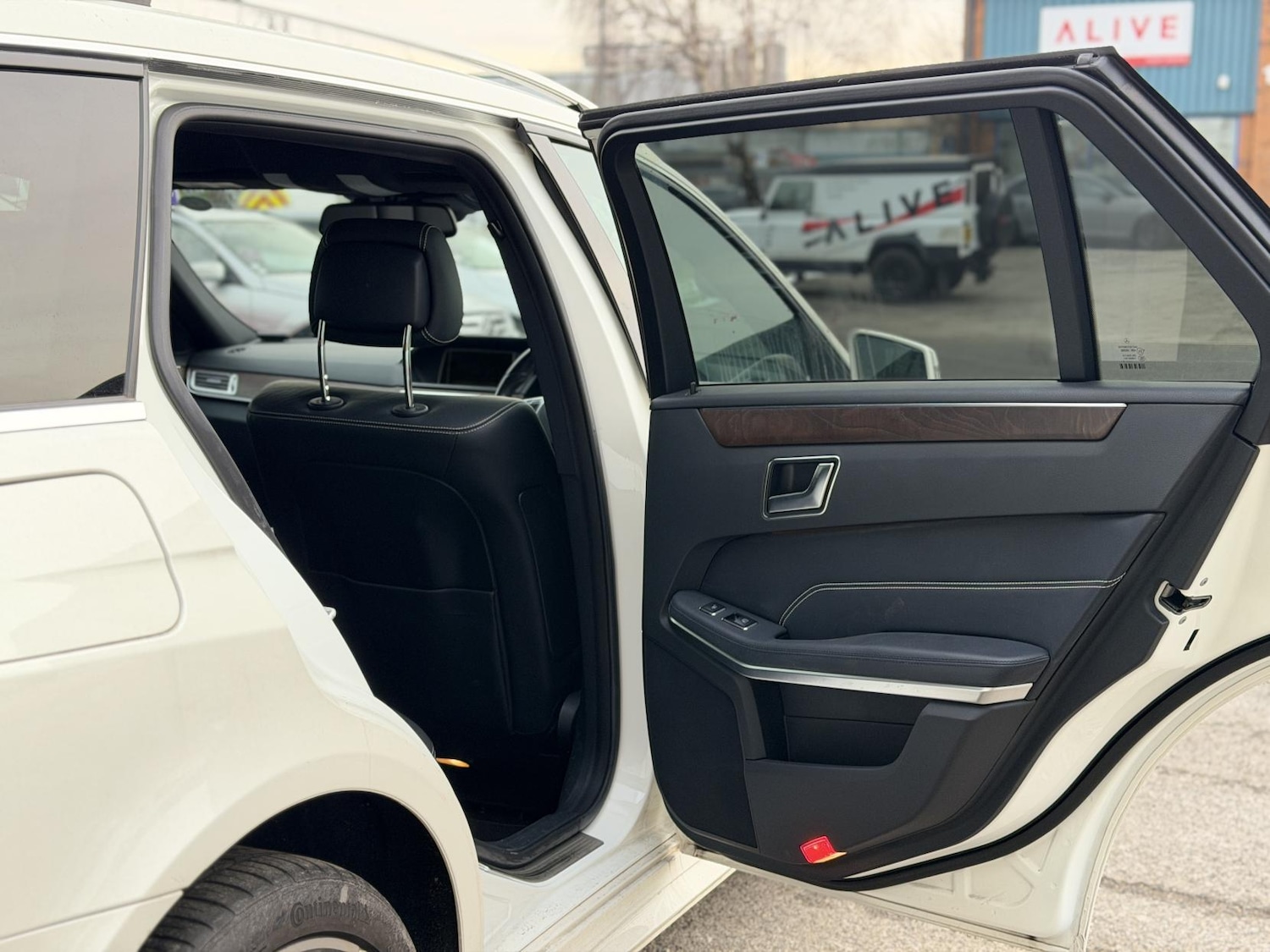 Used Mercedes-Benz E Class 2014 for sale - 77201703: Photo 8