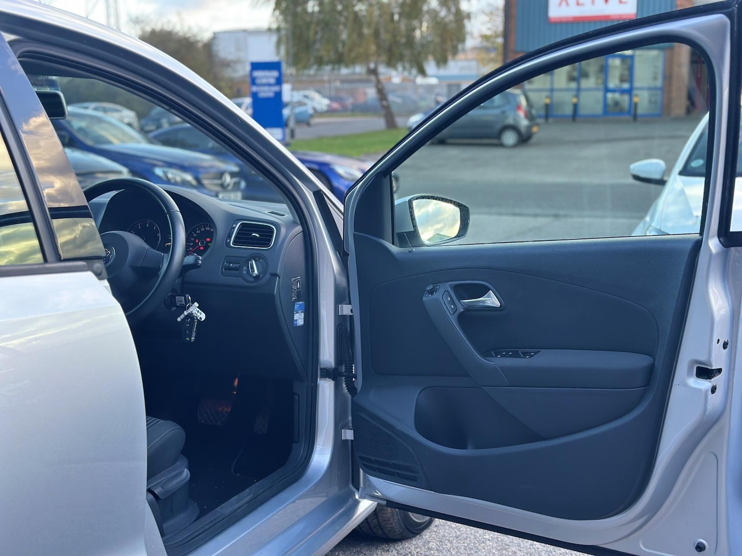 Used Volkswagen Polo 2012 for sale - 76382505: Photo 15