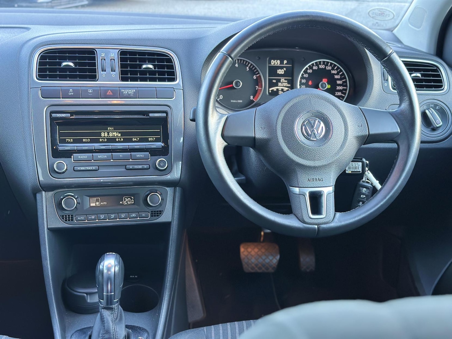 Used Volkswagen Polo 2012 for sale - 76382505: Photo 3