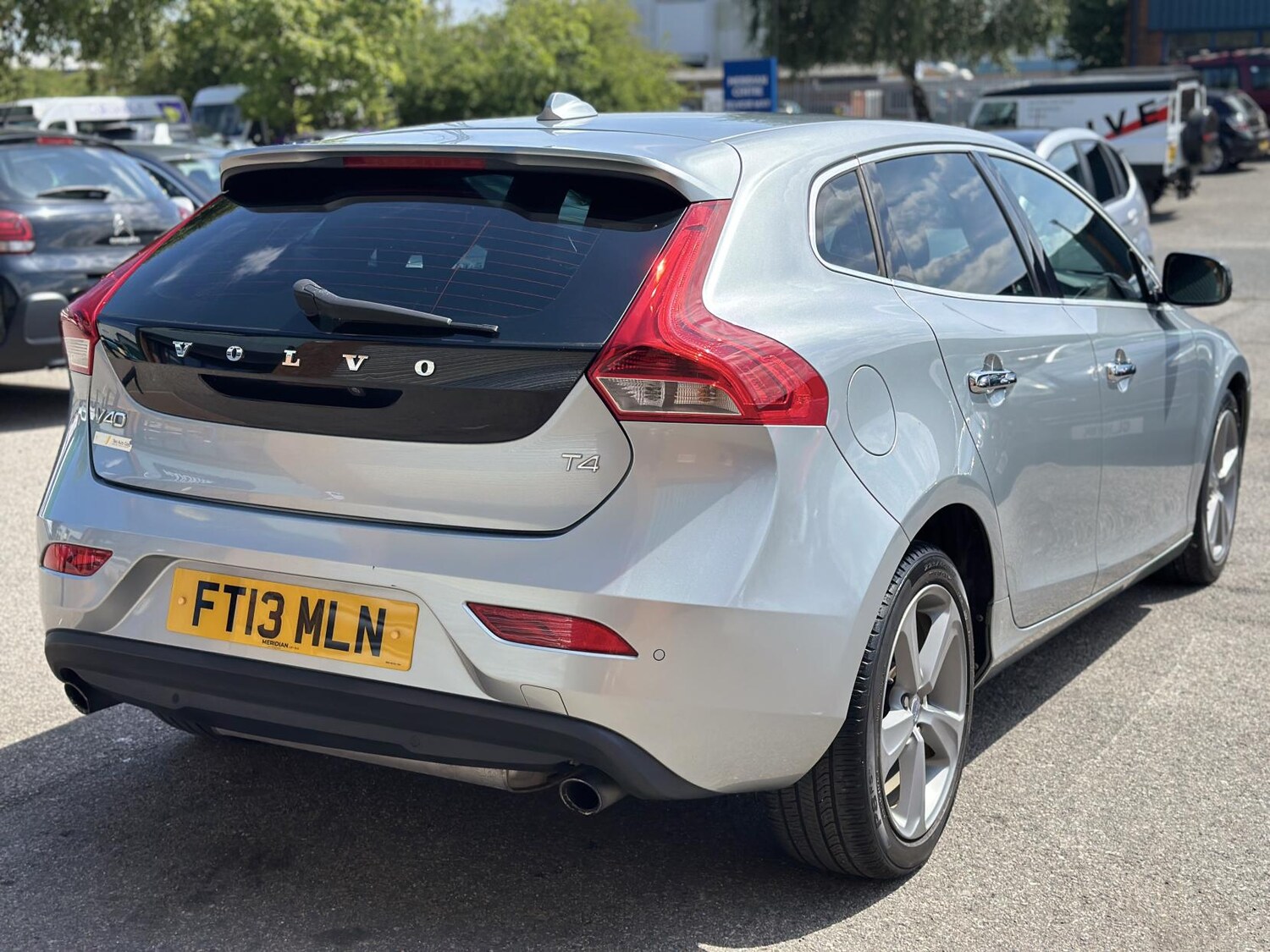 Used Volvo V40 2013 for sale - 75733142: Photo 10
