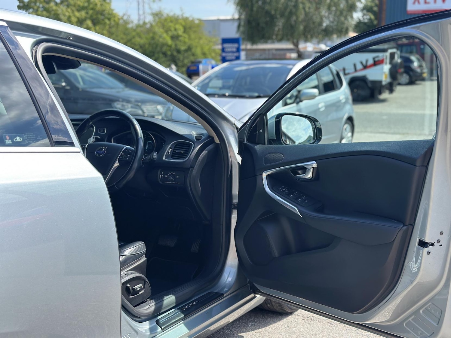 Used Volvo V40 2013 for sale - 75733142: Photo 15
