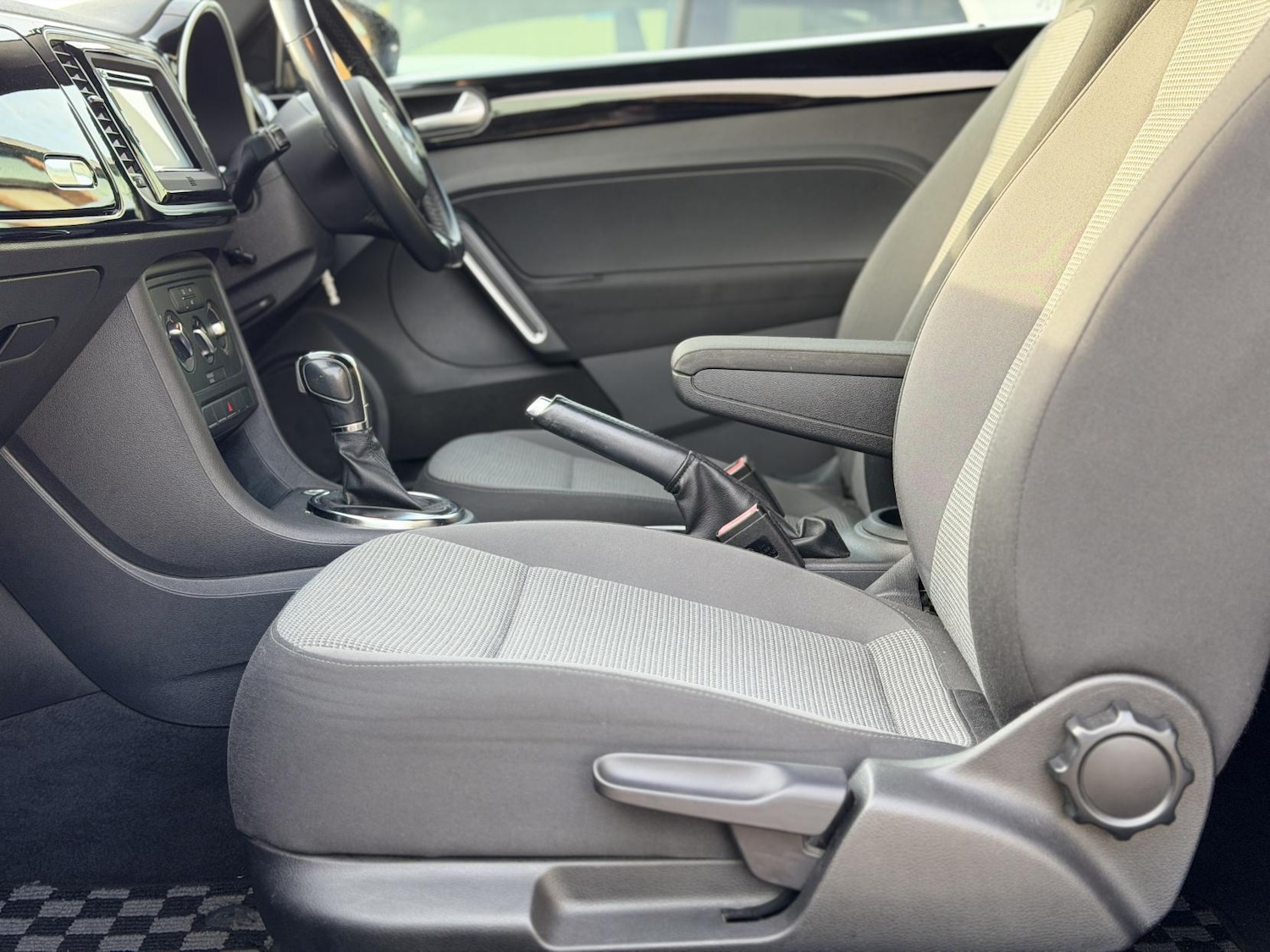 Used Volkswagen Beetle 2025 for sale - 77198460: Photo 30