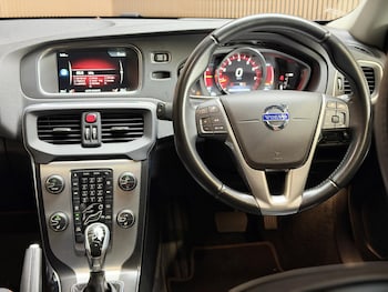 Used Volvo V40 2015 for sale - 78230056: Photo