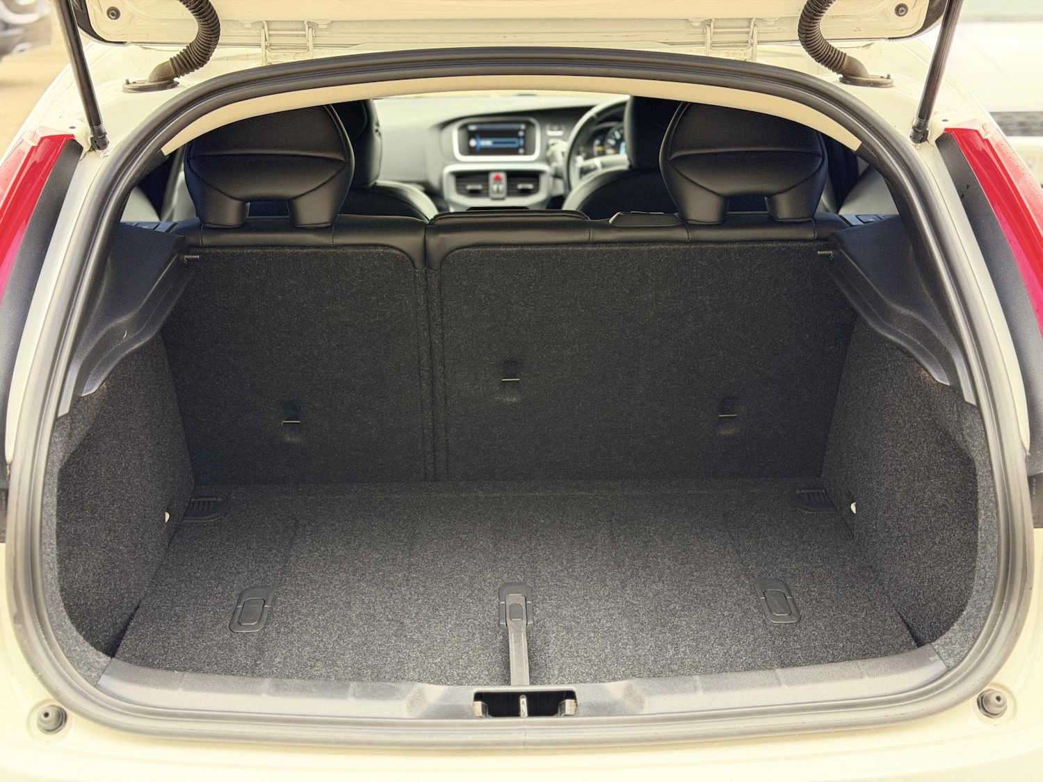 Used Volvo V40 2014 for sale - 77532303: Photo 14