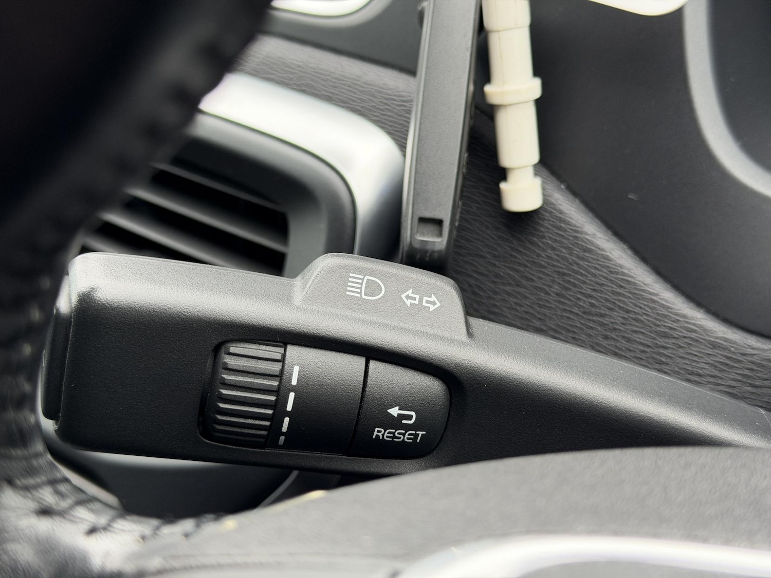 Used Volvo V40 2014 for sale - 77532303: Photo 21