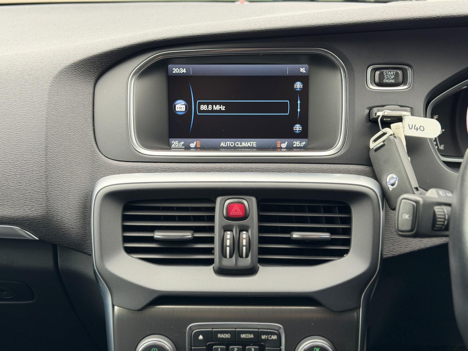 Used Volvo V40 2014 for sale - 77532303: Photo 25