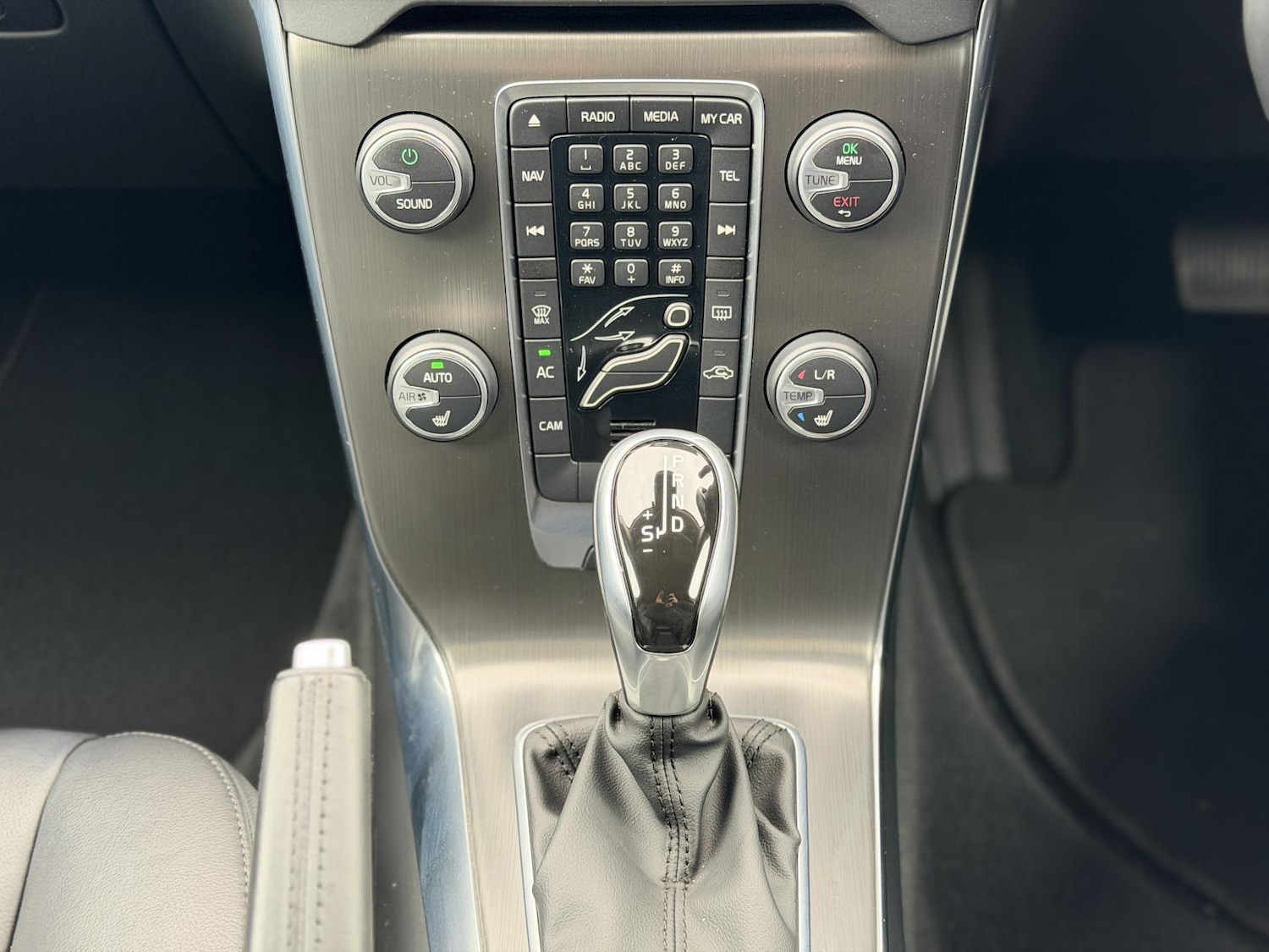 Used Volvo V40 2014 for sale - 77532303: Photo 27