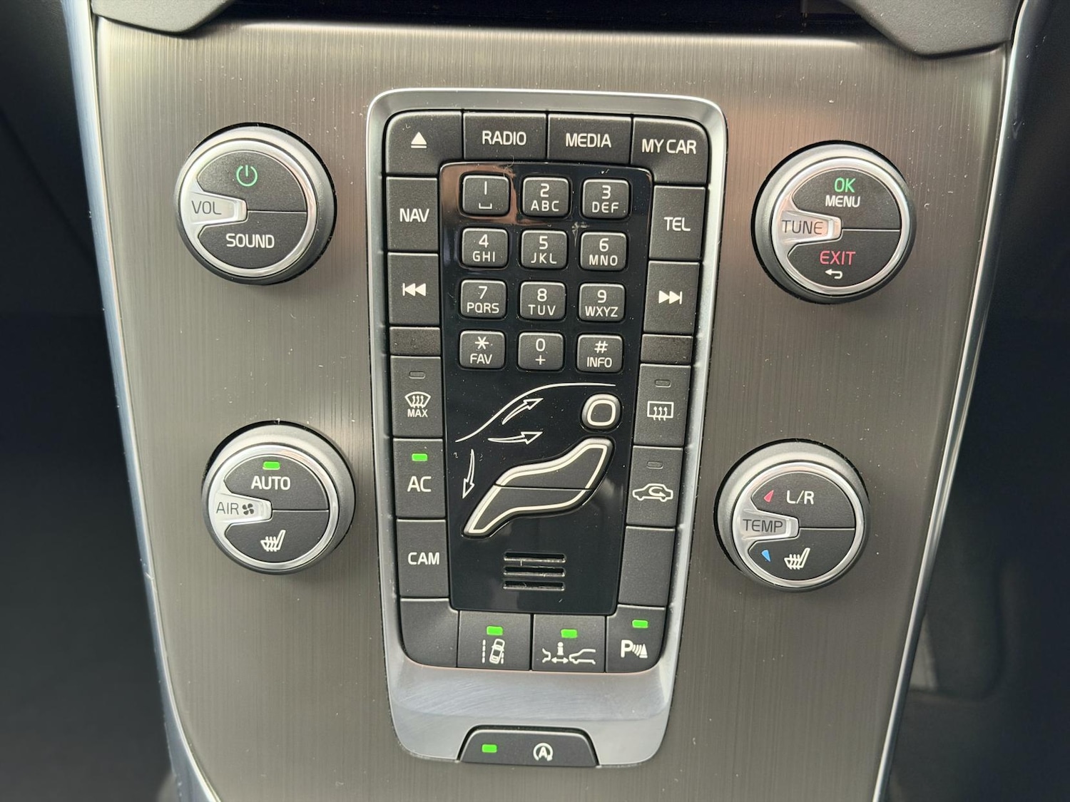 Used Volvo V40 2014 for sale - 77532303: Photo 28