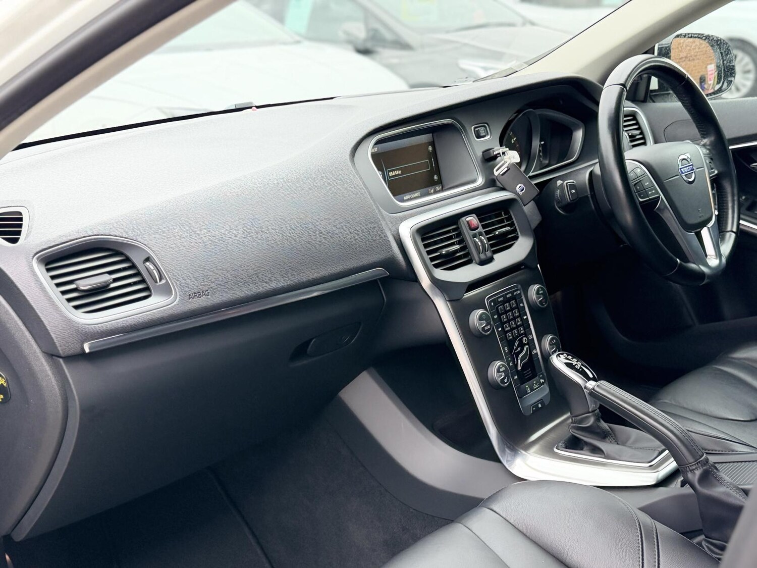 Used Volvo V40 2014 for sale - 77532303: Photo 34