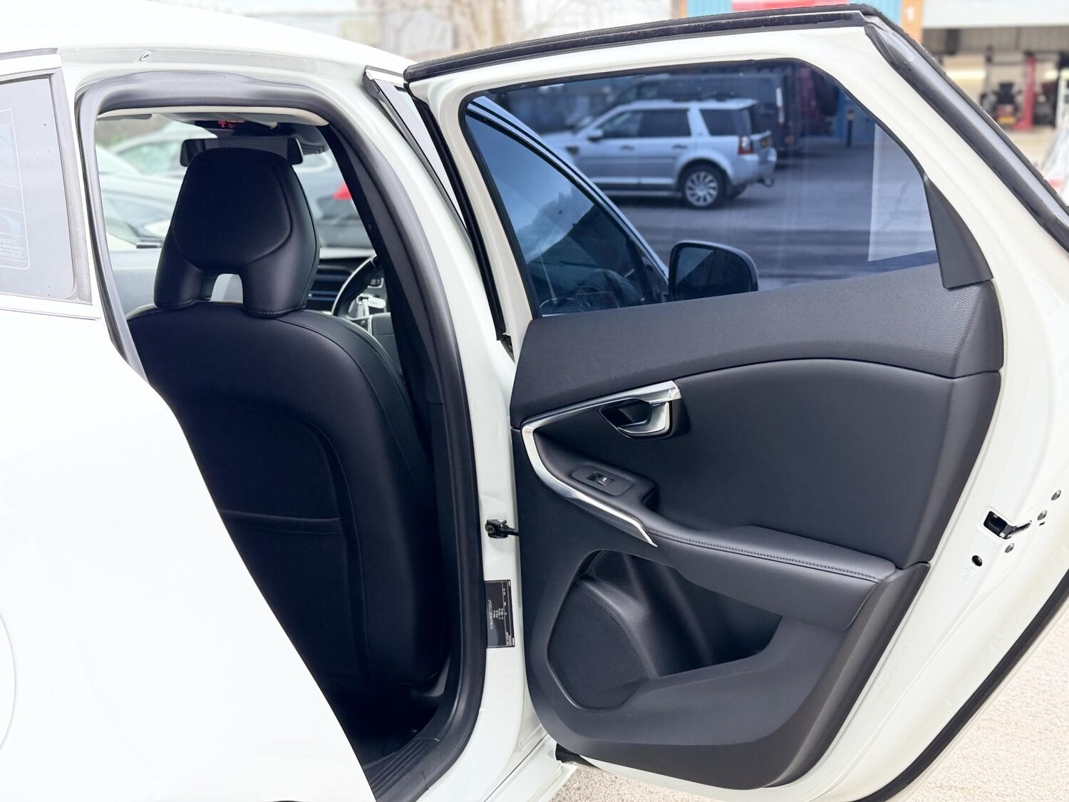 Used Volvo V40 2014 for sale - 77532303: Photo 35