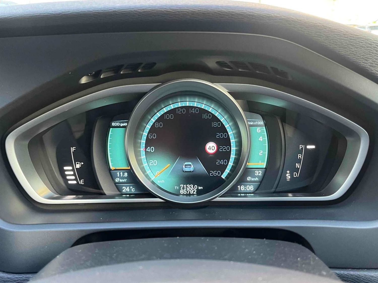 Used Volvo V40 2014 for sale - 77532303: Photo 6