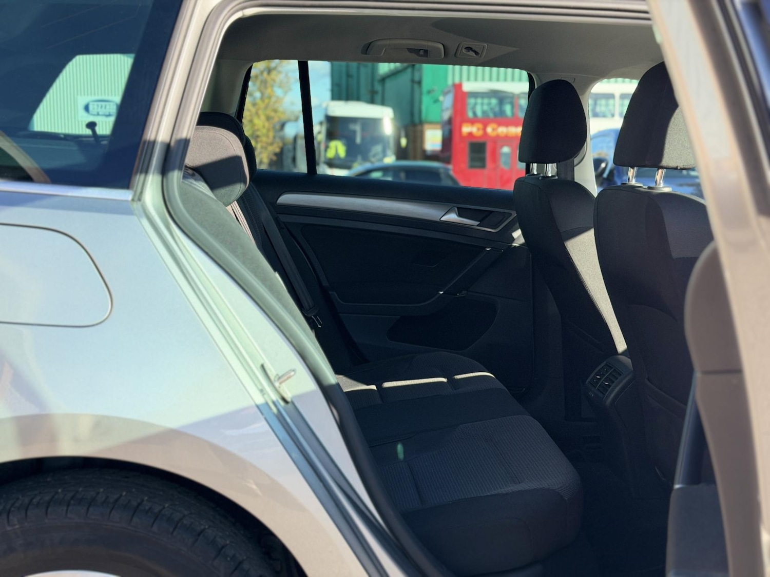 Used Volkswagen Golf 2015 for sale - 76384839: Photo 5