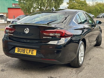 Used Vauxhall Insignia 2018 for sale - 75733128: Photo