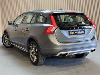 Used Volvo V60 Cross Country 2017 for sale - 78232709: Photo