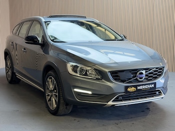 Used Volvo V60 Cross Country 2017 for sale - 78232709: Photo