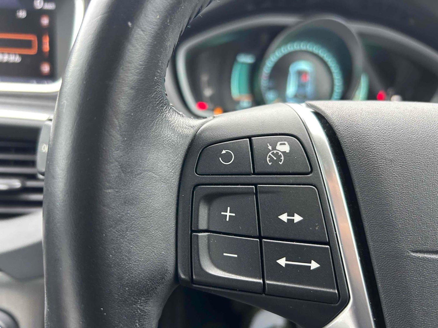 Used Volvo V40 2013 for sale - 77833767: Photo 11