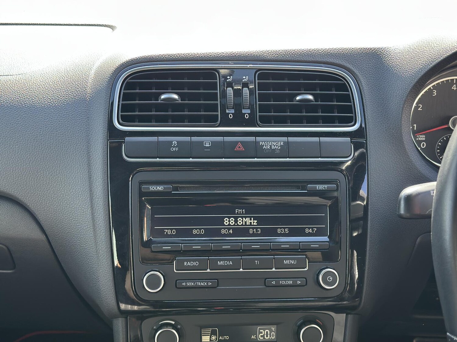 Used Volkswagen Polo 2012 for sale - 76184594: Photo 25
